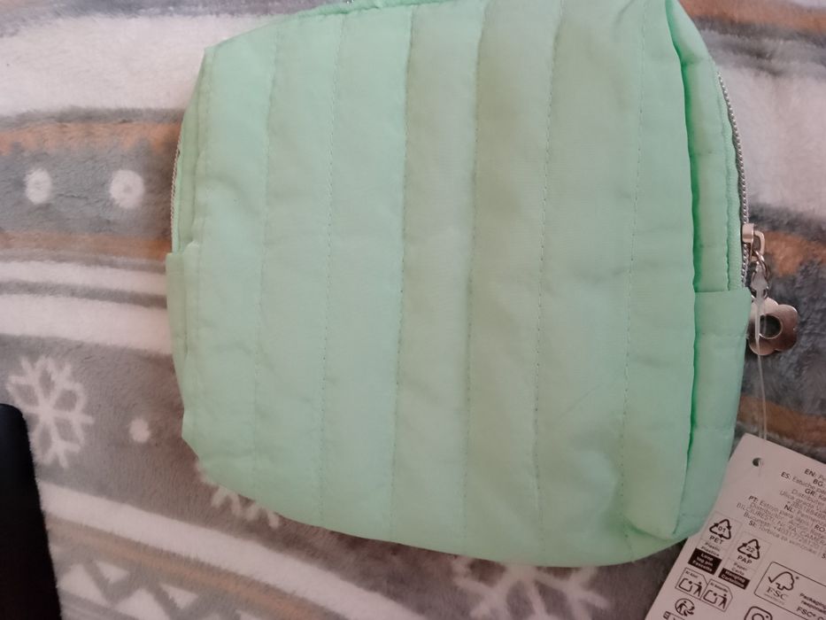 Nowa kosmetyczka , saszetka na leki /kredki/ ołówki AVEC