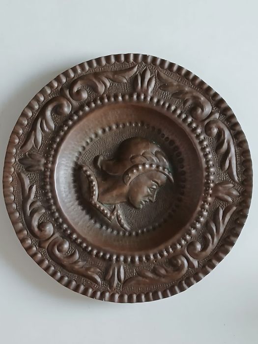 Prato decorativo em bronze