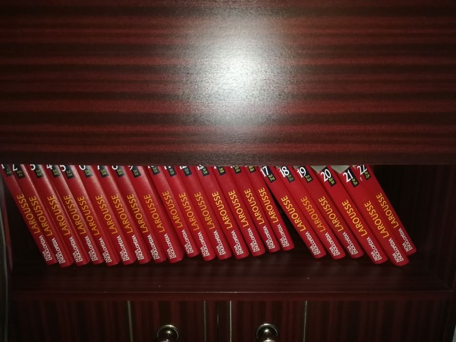 Enciclopédia Larousse. Edição do Círculo de Leitores