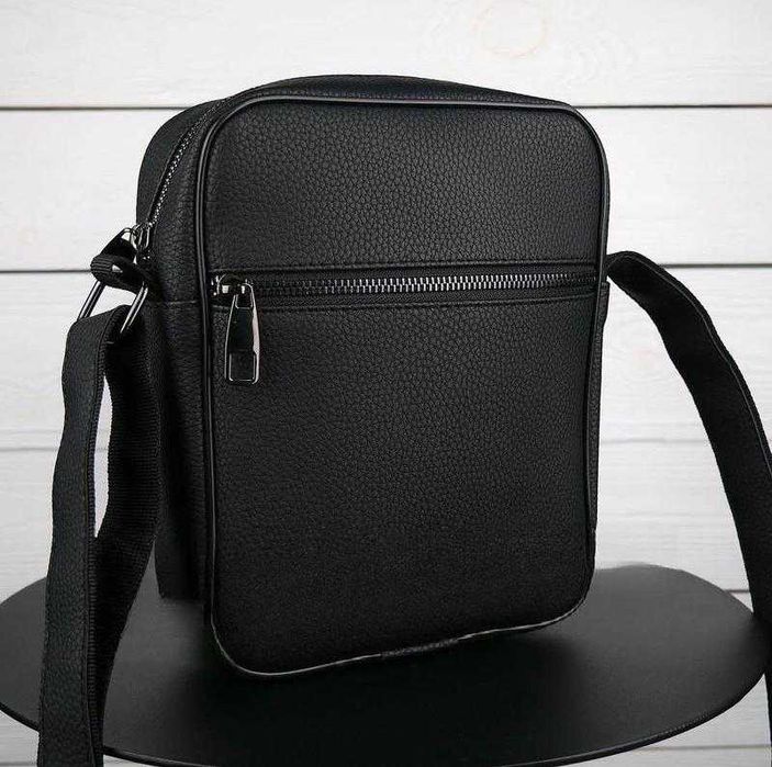 Чоловіча чорна сумка месенджер через плече
