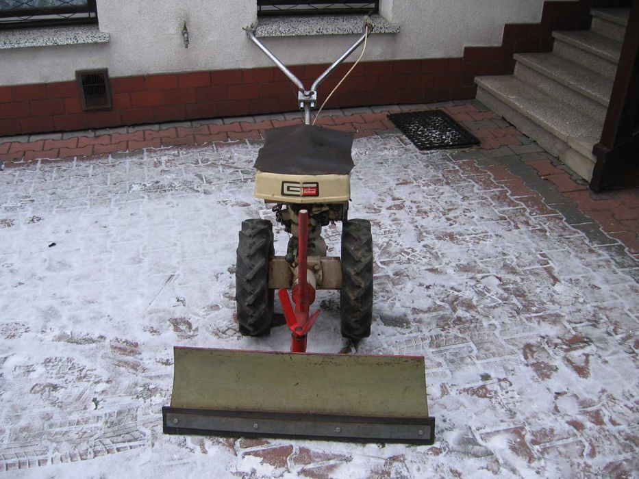 ciagniczek jedno osiowy z silnikiem