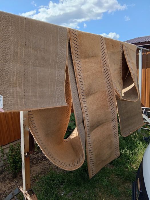 Dwa chodniki długość 10m szerokość 85 cm stan dobry tylko trzeba wyprać