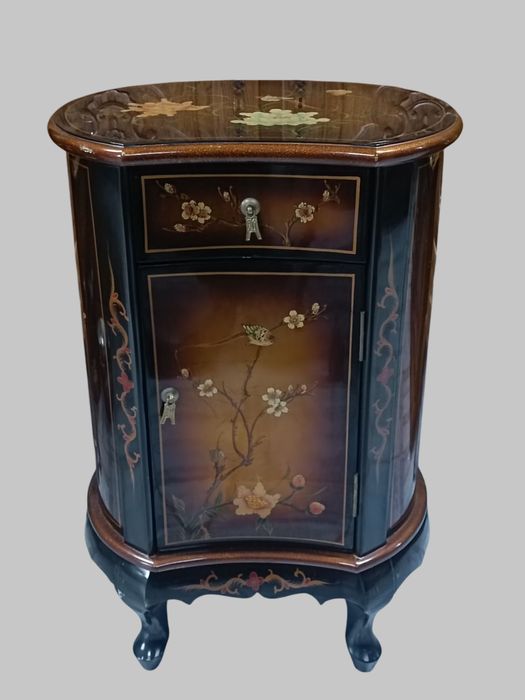 Китайський лакований комод