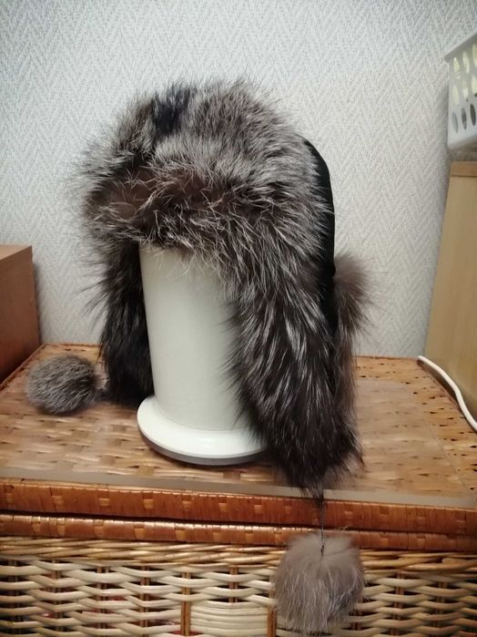 Мехова шапка з вушками жіноча