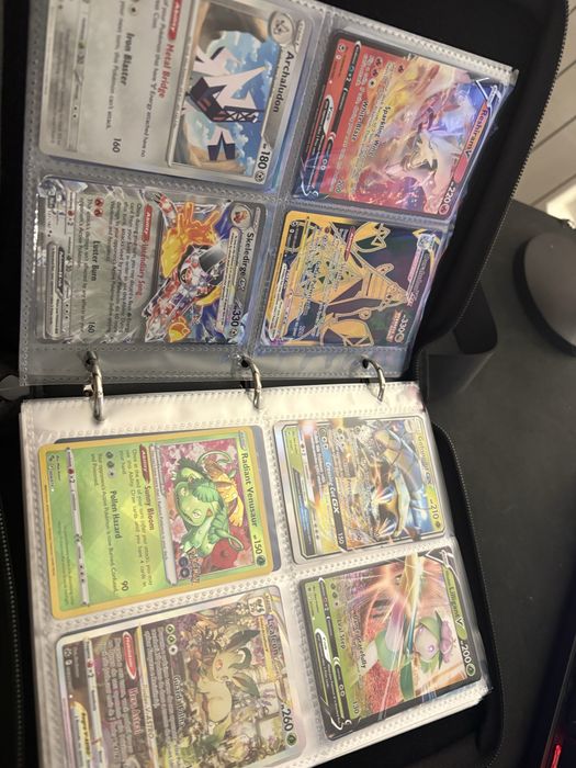 Cartas pokemon(charizard. Mew e outras)