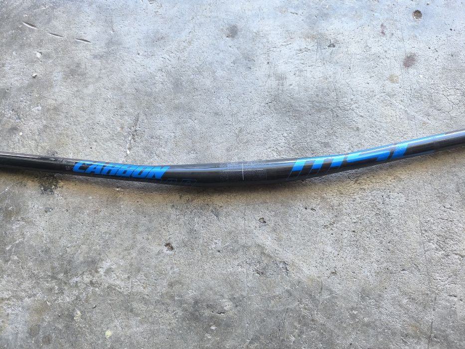 Guiador de carbono