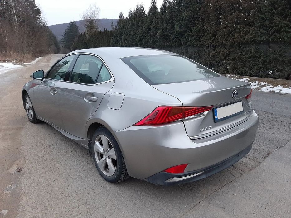 Lexus IS