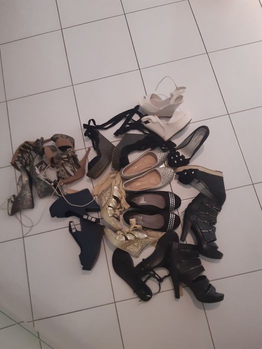 Buty damskie różne.
