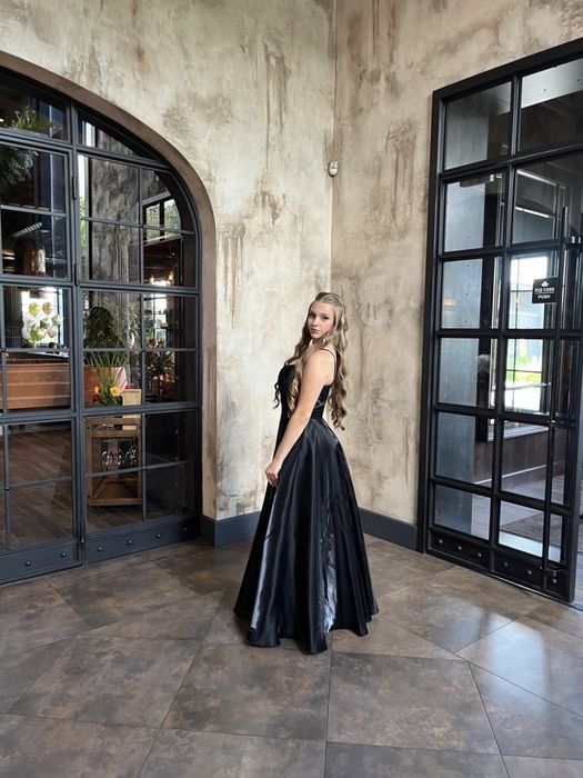 Сукня чорна вечірня