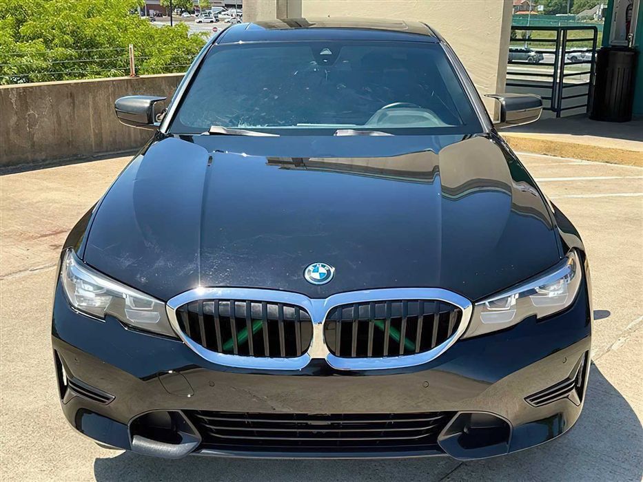 BMW 330i      2020