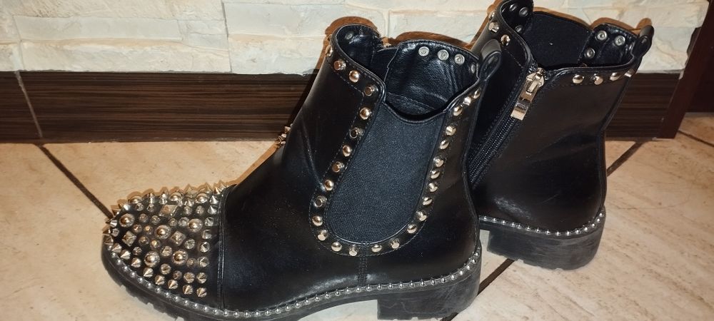 Botki z ćwiekami rozmiar 38