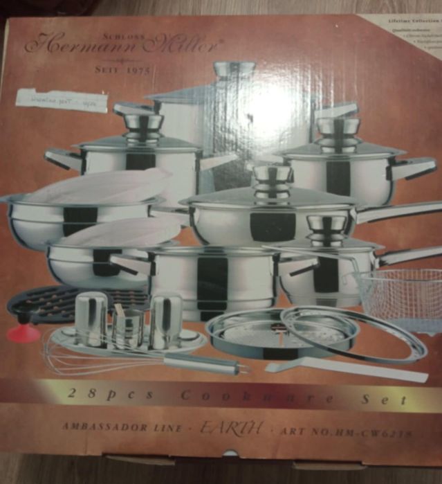 Nowy zestaw garnków. Hermann Miller.