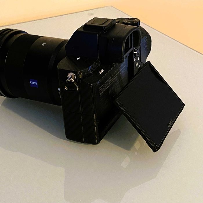 Sony A7 II + ZEISS 55mm f/1.8 | Full-Frame | Extras Incluídos