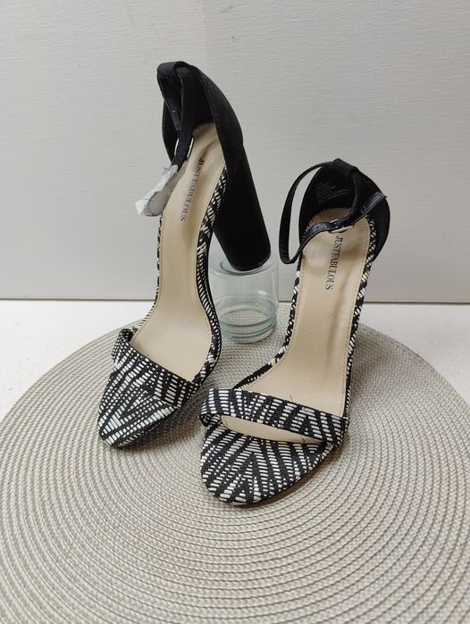 Nowe śliczne czarno białe sandałki na szerokim stabilnym słupku rozmia