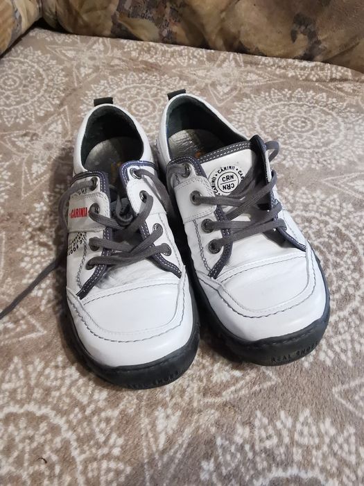 Buty marki carinii