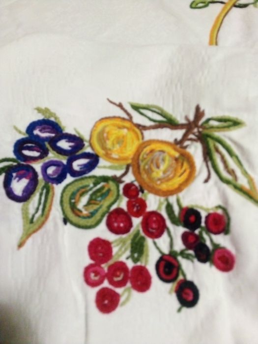 Вышитая скатерть на стол