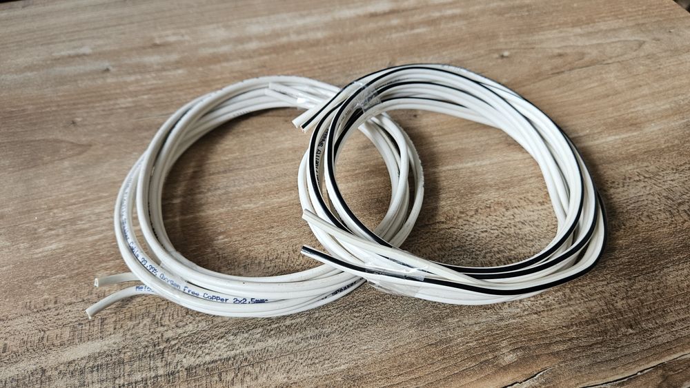 Melodika Black & White BWC2250 - Kable głośnikowe , miedź klasy OFC 4N  2x2,5mm2 , długość 2 x 2,4 m