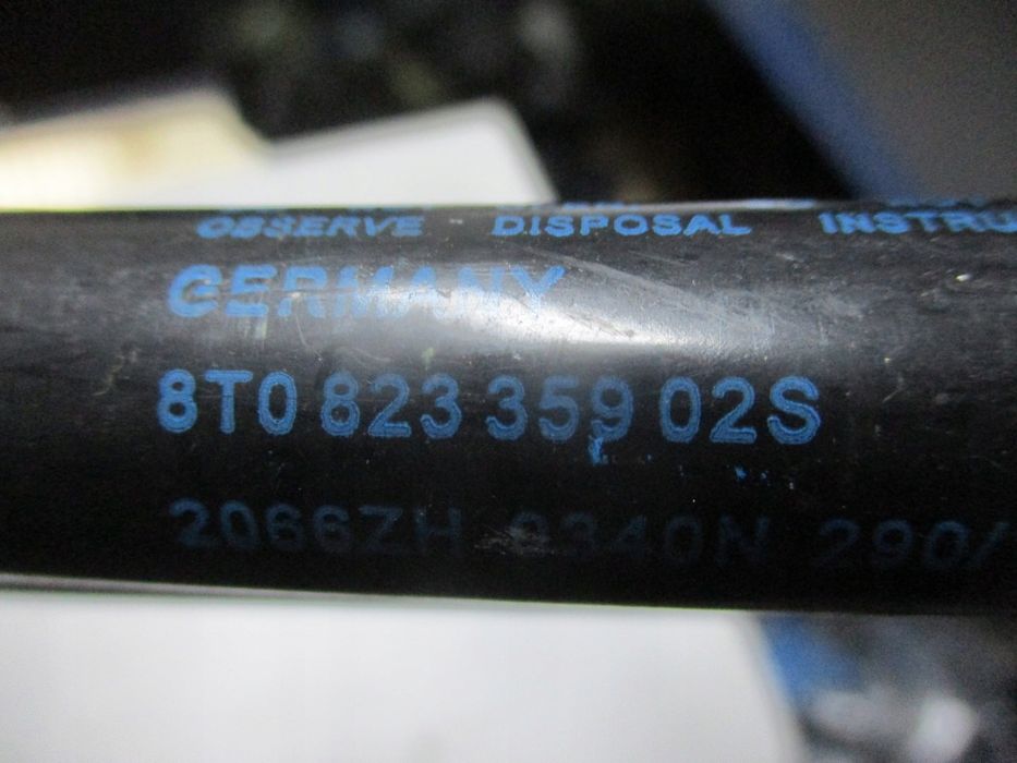Siłownik teleskop maski AUDI A5 8T0 8T0823359