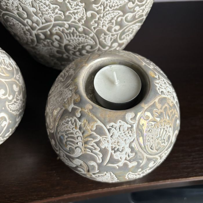 ozdobny wazon i swieczniki