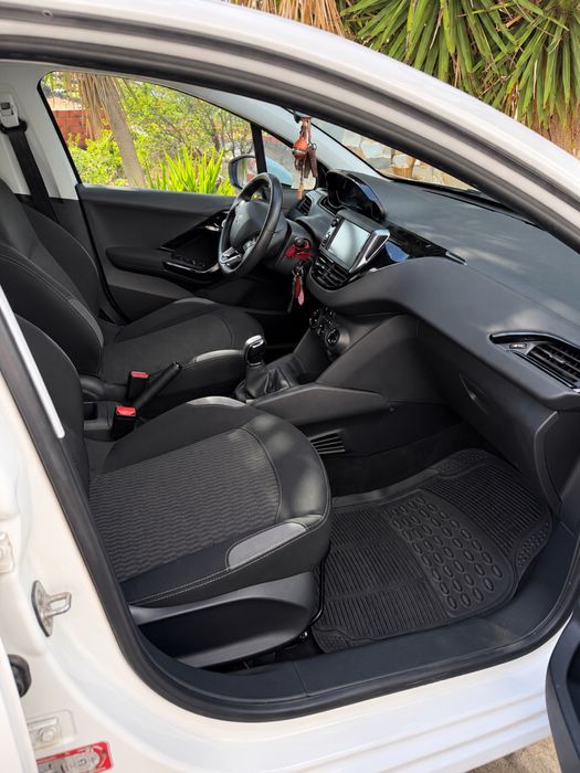 Peugeot 208 1.6 BlueHDi 100cv | 2016 | Económico