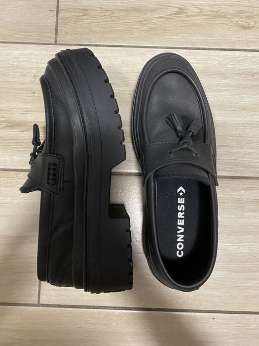 Piękne gotyckie oksfordki skórzane Converse