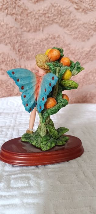 Ceramiczna figurka wróżki