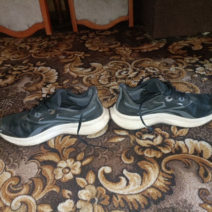 Reebok running..