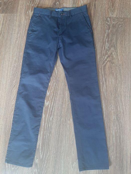 Spodnie jeansowe granatowe Discrete
