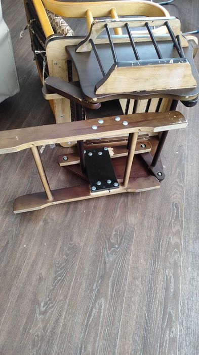 Крісло -качалка .Виробництво Малазія