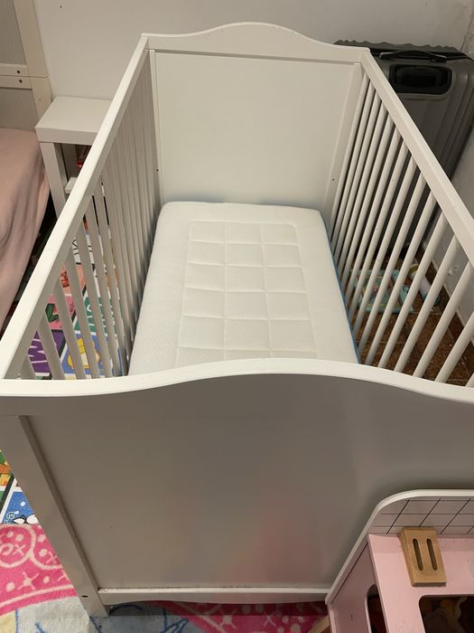 Berço infantil com colchão