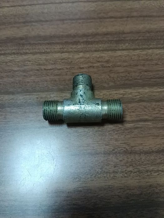 Тройник проходной резьба 16*1.5 три стороны