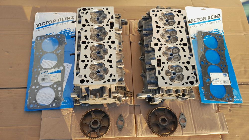 Głowice silnika 2szt. lewa+prawa 077.103.373AN Audi A6 C5 A8 D2 4.2 V8