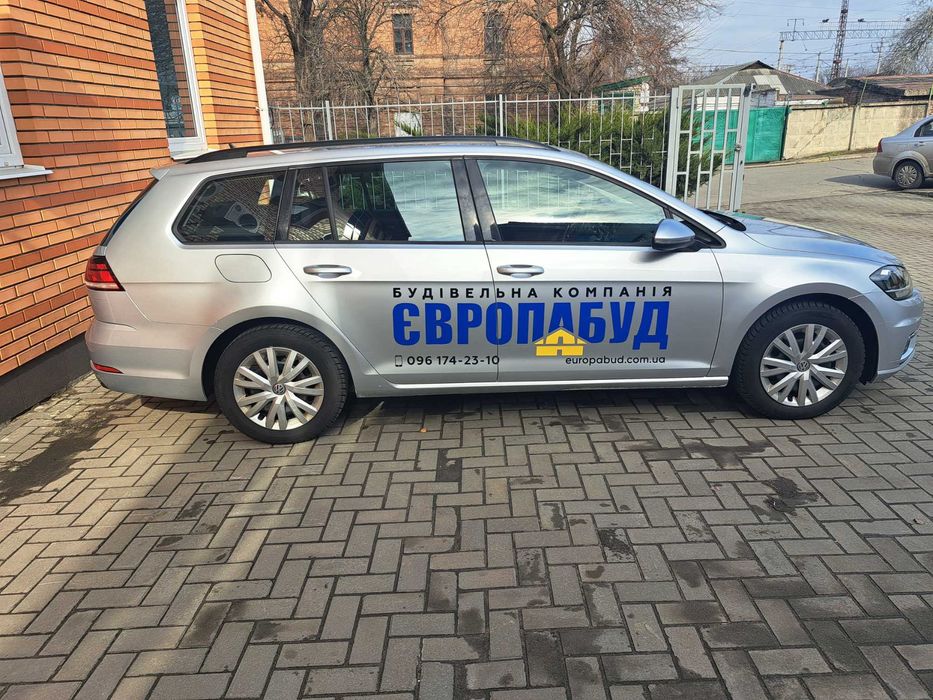Автомобіль Volkswagen Golf