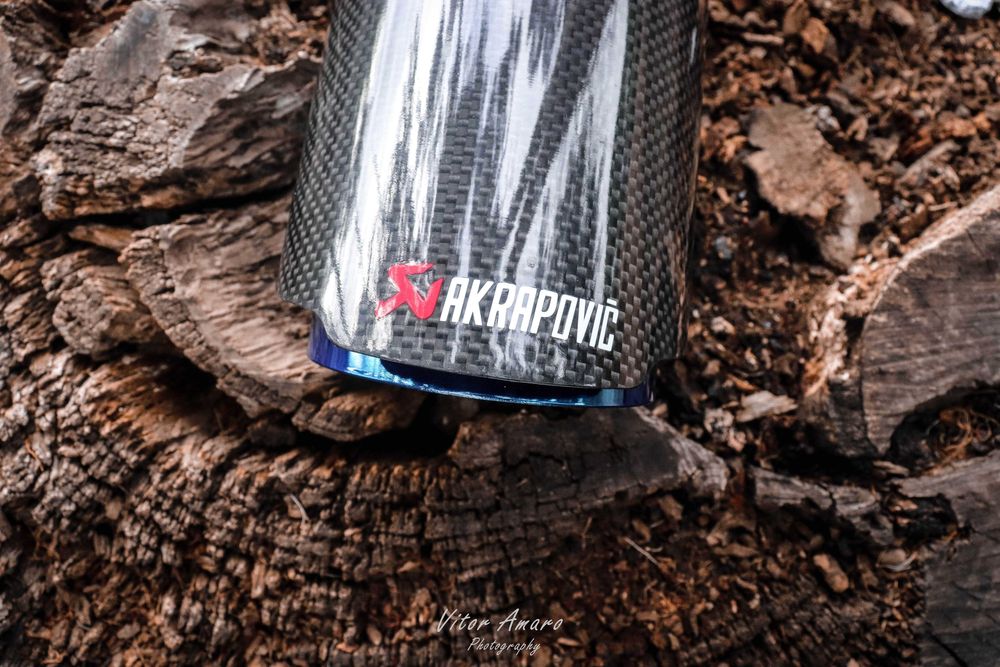 Ponteira de Escape Akrapovic em Carbono Glossy e Inox Burning|NOVA