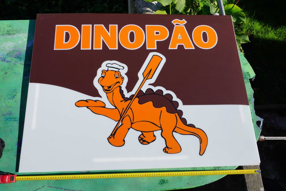 Placard "Dinopão", pastelaria histórica da Lourinhã, peça única