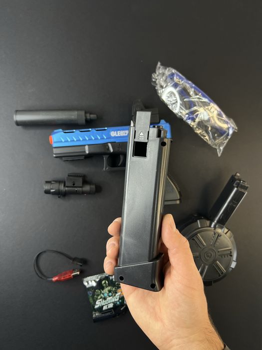 Пістолет Glock 17 з лазером, прицілом та 3 магазинами різної ємності