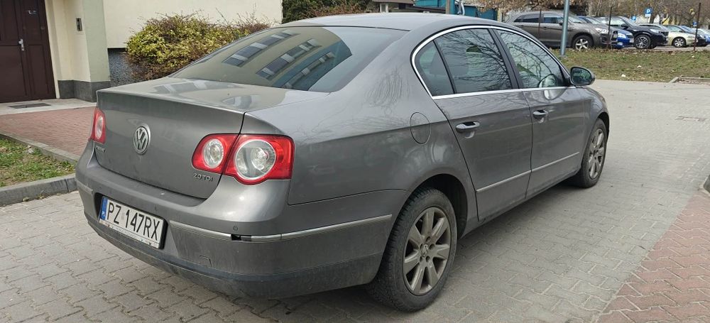 LA7T Passat 

Blacharsko BDB
Silnik 2.0 TDi

Podana cena za d