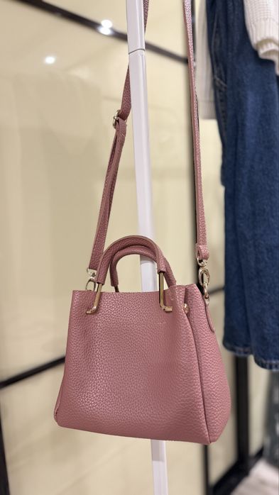 Сумочка , в ідеальному стані , дуже зручна та гарна