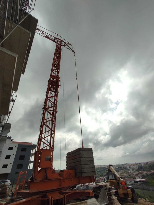 Grua Cadillon Automontante 25mts x 27mts