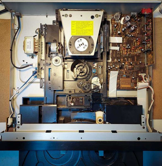 Yamaha Natural Sound Compact Disc Player CDC-585