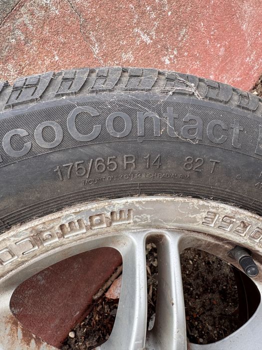 Vendo rodas com pneus semi-novos