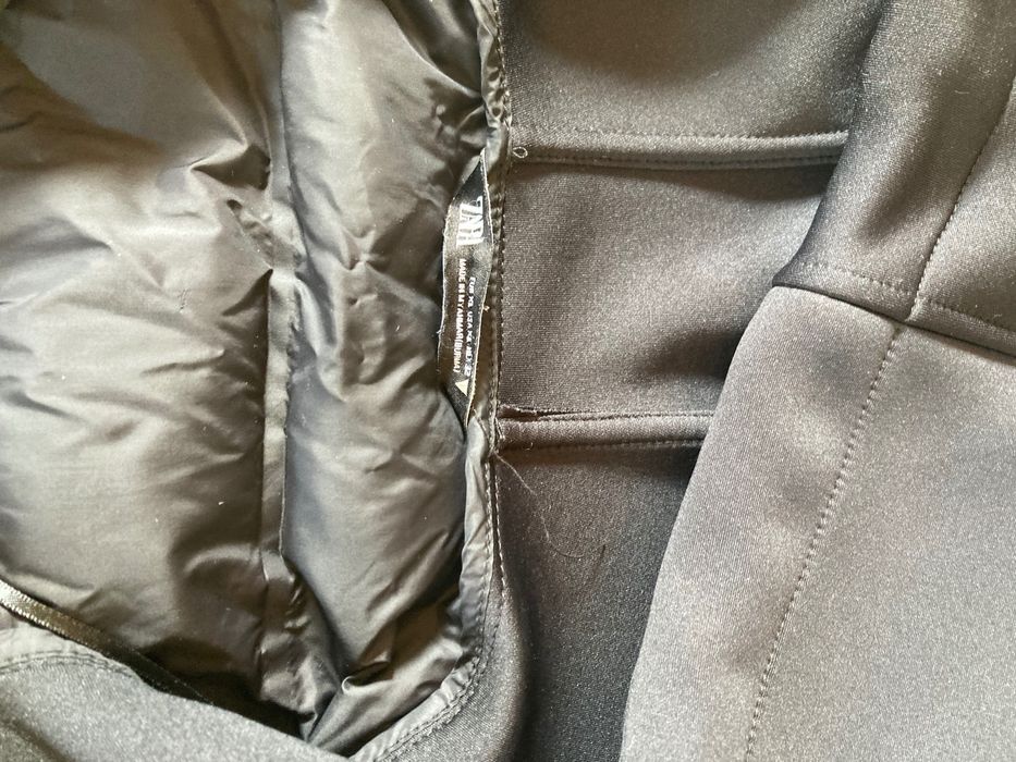 Zara р XS укороченная куртка-худи с пуховой (puffer) вставкой
