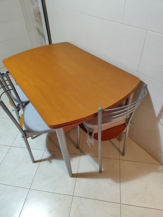 Mesa de cozinha extensível com 4 cadeiras