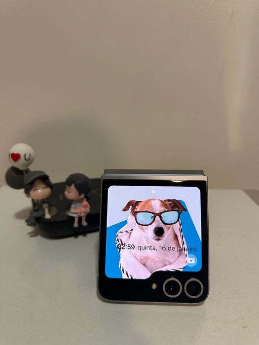 SAMSUNG Z FLIP6 
Capacidade :256G /
COR: PRATA   , 
4 MESES DE USO ,