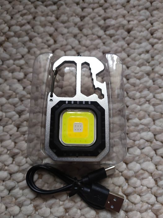 Фонарик туристический многофункциональный