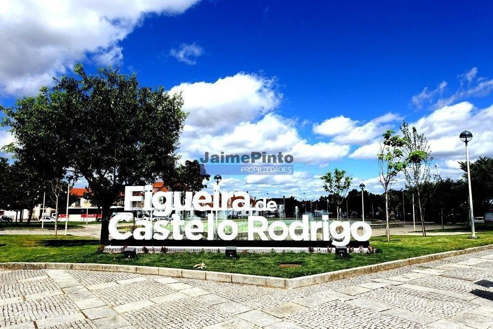 EDIFÍCIO ANTIGO, um só PISO, ampla LOCALIZAÇÃO. Portugal, Figueira ...
