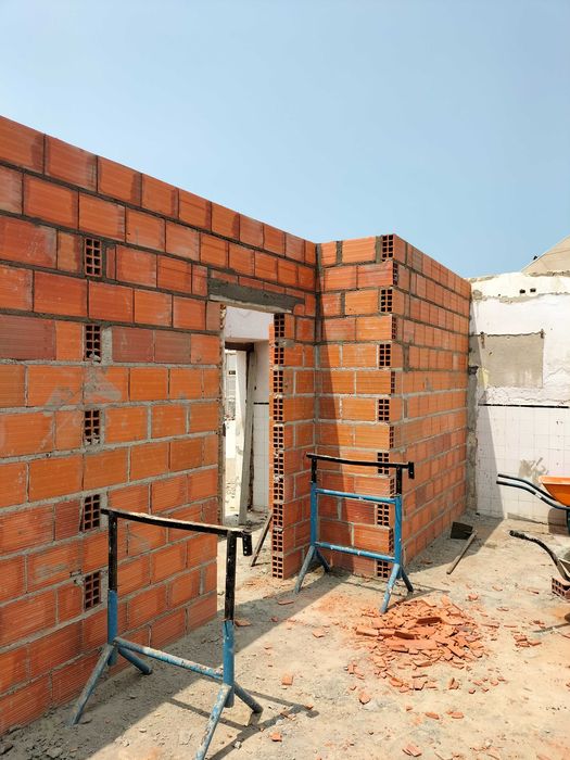 Serviços de renovação de imóveis.