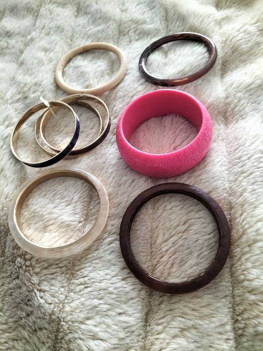 Pulseiras e braceletes novas