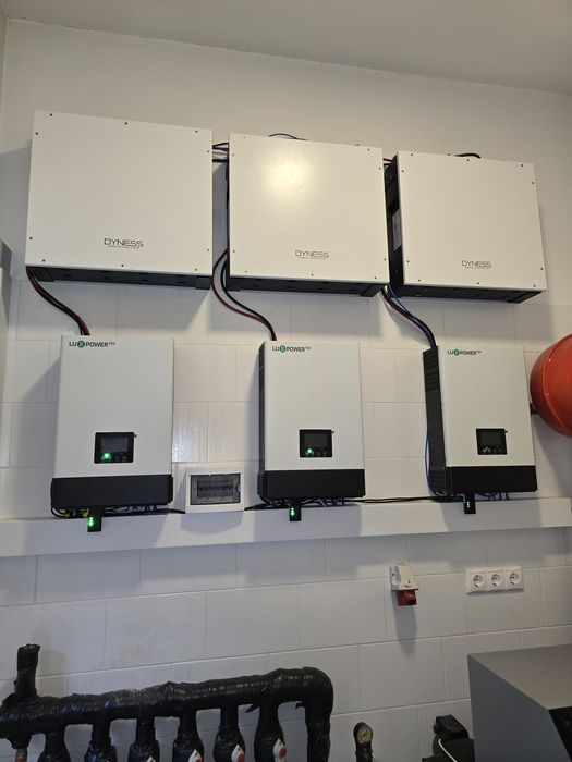 Гібридний інвертор LuxPower SNA6000