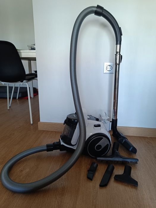 Aspirador sem Saco BOSCH BGS05A222 Série 2